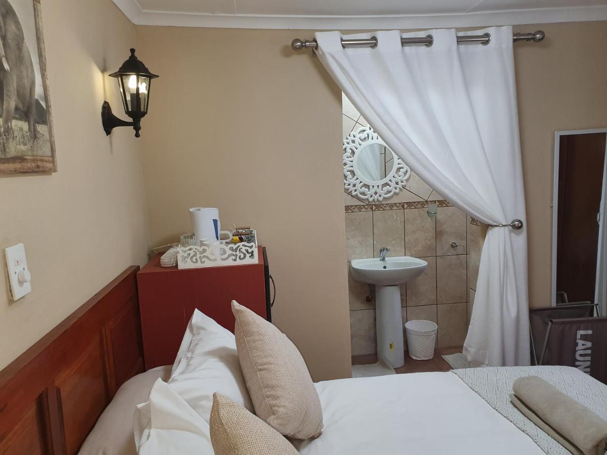 Lani'S Guest House - No Loadshedding Musina Bagian luar foto